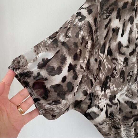 Kenneth Cole animal print top, popover style, sheer,  loose fitting - Picture 5 of 9